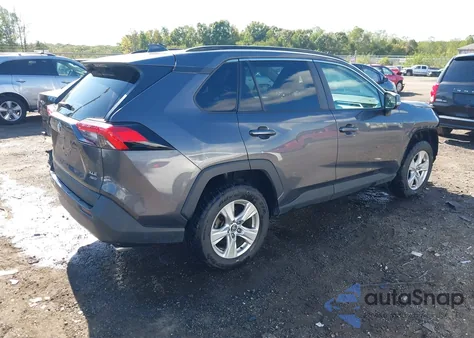 2020 Toyota Rav4 Xle z USA, uszkodzony, nr VIN 2T3P1RFV2LW105822